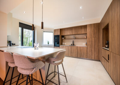 Cuisine ouverte sur mesure pour une maison avec gîte